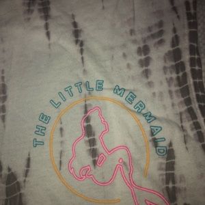 A CUTE CROPPED T-SHIRT  🐬